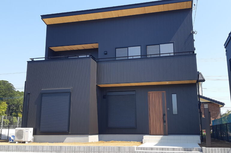阿見町ガルバリウムと天然素材の家施工中