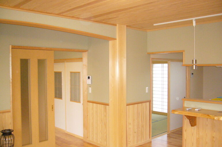 茨城県木造住宅。阿見町新築。天然素材の温かいリビング。