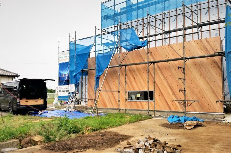 茨城県木造住宅。阿見町新築。外壁板張り施工。